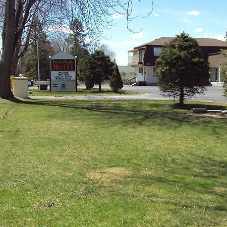 Twin Peaks Motel Napanee Exteriör bild