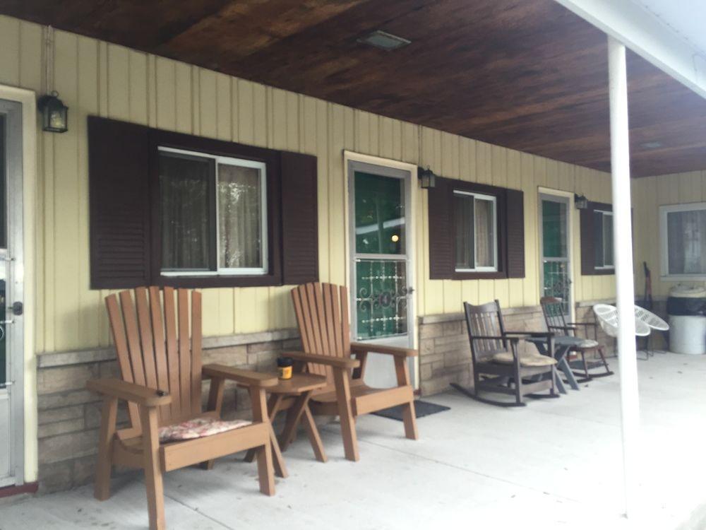 Twin Peaks Motel Napanee Exteriör bild