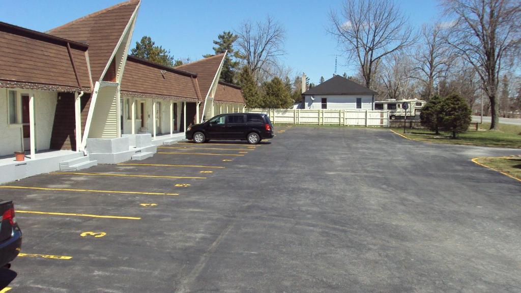 Twin Peaks Motel Napanee Exteriör bild