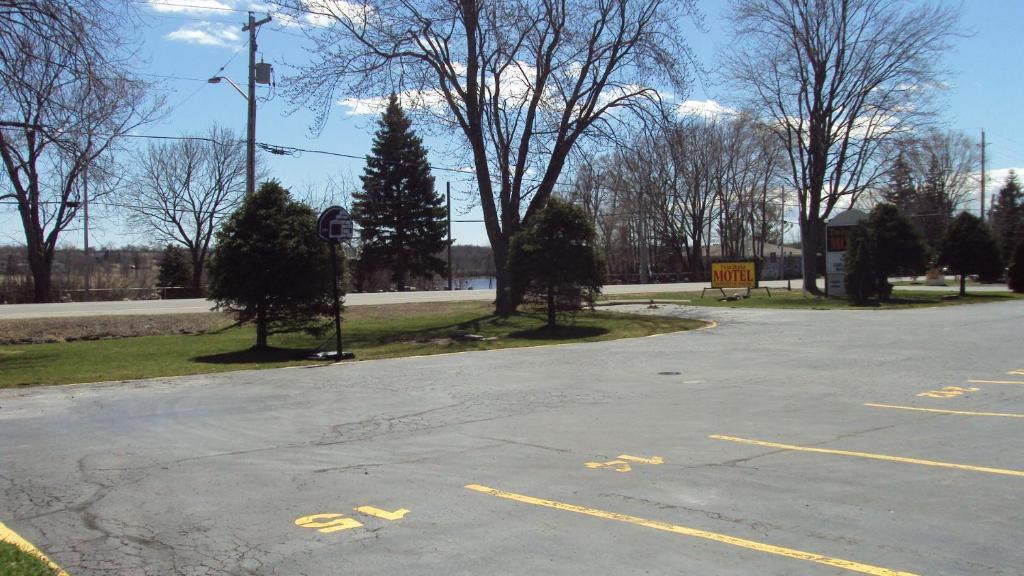 Twin Peaks Motel Napanee Exteriör bild